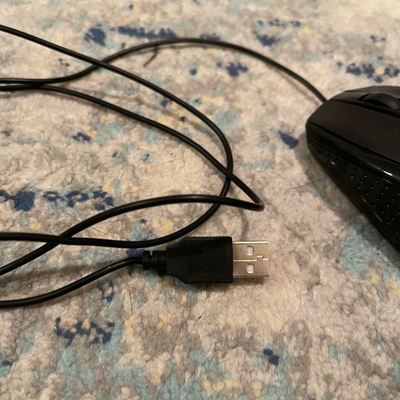 Verbatim Wired Computer Mouse - Corded USB Mouse for Laptops and PCs - Black - Picture 4 of 7